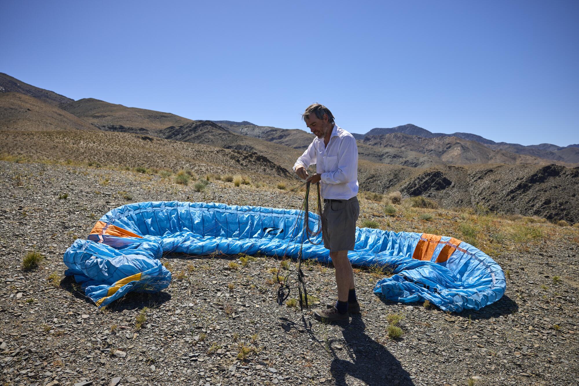 Barry Smith preps his paraglider for launching