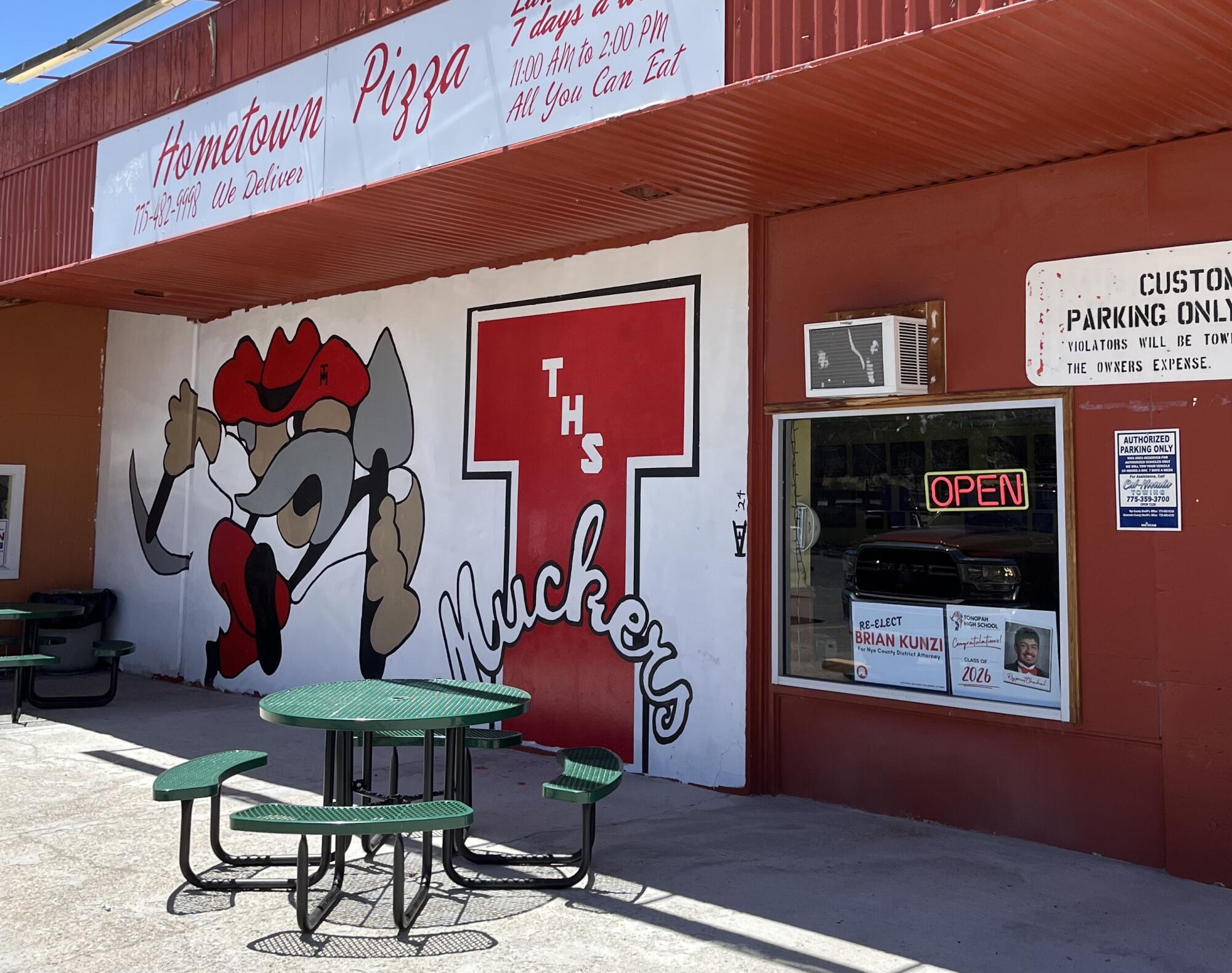 The storefront of Hometown Pizza in Tonopah