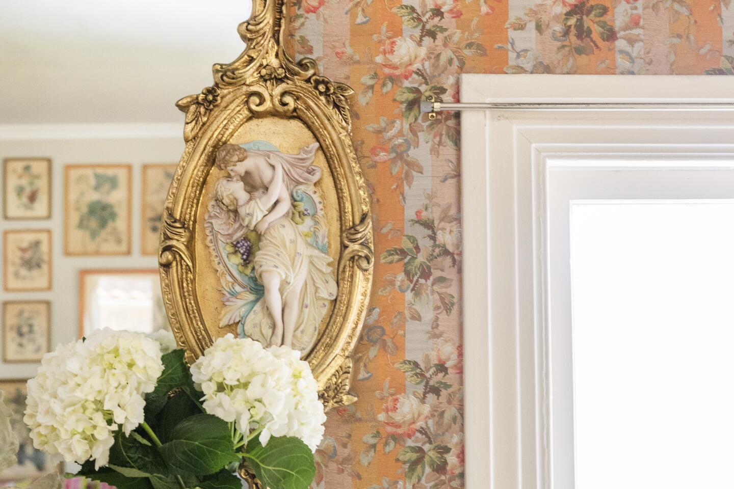 SILVER LAKE, CA - JULY 17, 2026: Wendi Weger's Versailles-inspired apartment in Silver Lake, CA on Friday, July 17, 2026. House of Hackney wallpaper is a common theme in every room. (Myung J. Chun / Los Angeles Times)