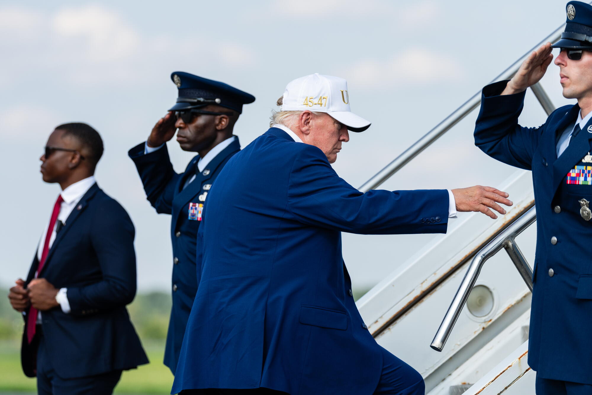 President Trump boards Air Force One