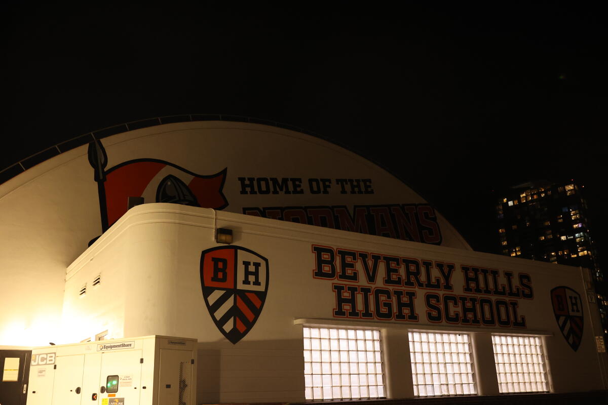 The front of Beverly Hills High School 