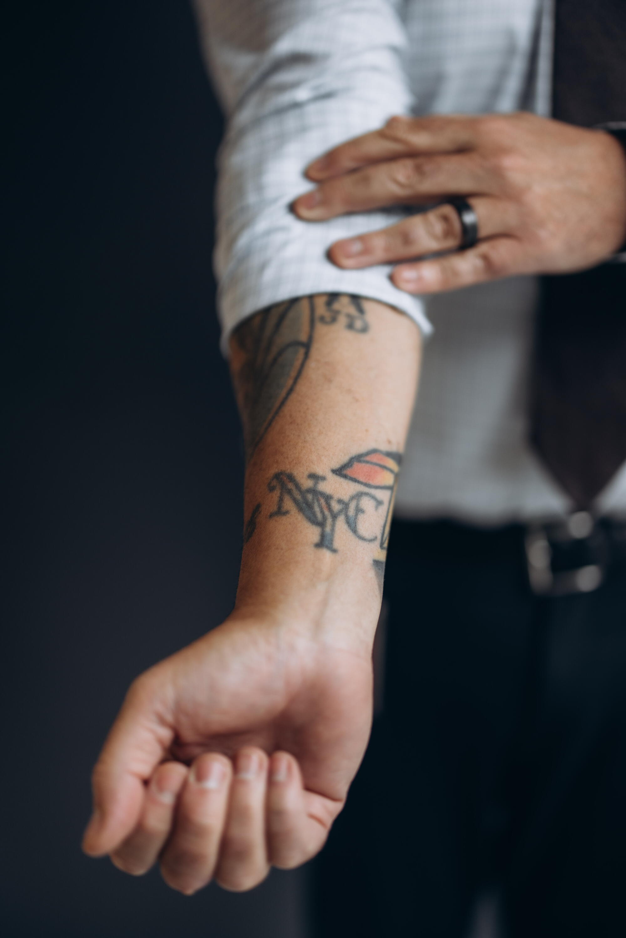 Carson Daly shows a tattoo he got after the 9/11 attacks in New York.