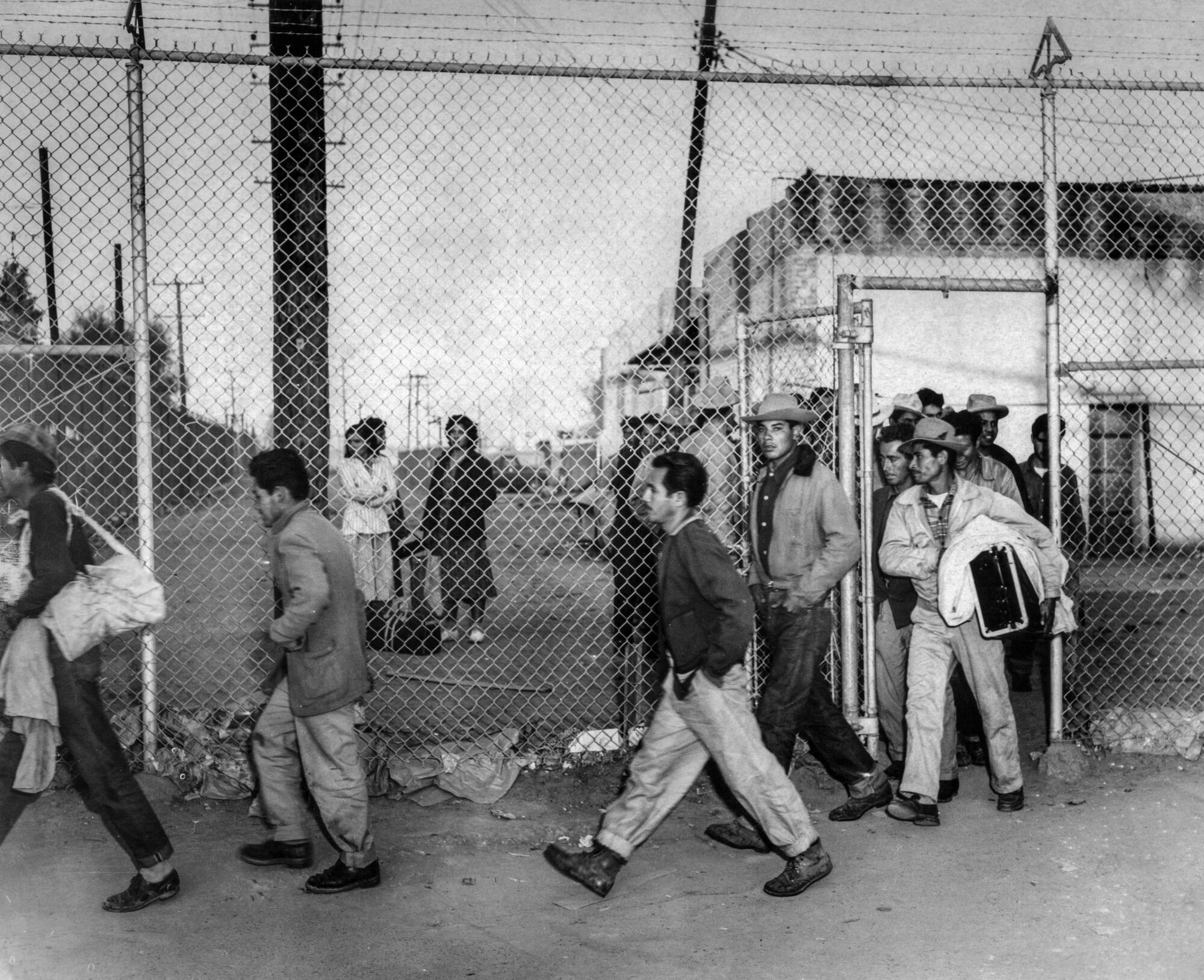 Feb. 1, 1954: Unpublished photo from Mexicali border crossing during bracero program. 